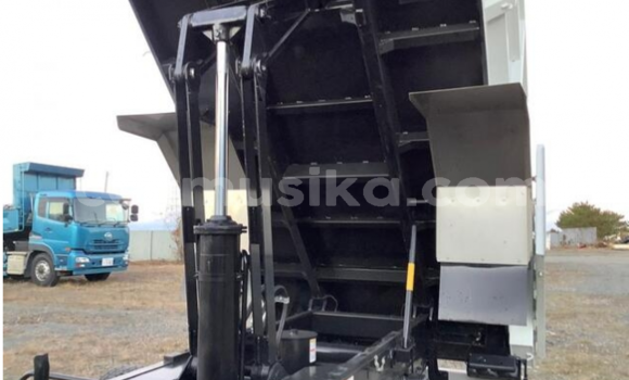 Acheter Occasion Utilitaire Mitsubishi Fuso Blanc à Beitbridge, Matabeleland South Acheter Occasion Utilitaire Mitsubishi Fuso Blanc à Beitbridge, Matabeleland South