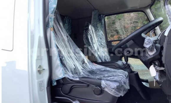 Acheter Occasion Utilitaire Mitsubishi Fuso Blanc à Beitbridge, Matabeleland South Acheter Occasion Utilitaire Mitsubishi Fuso Blanc à Beitbridge, Matabeleland South