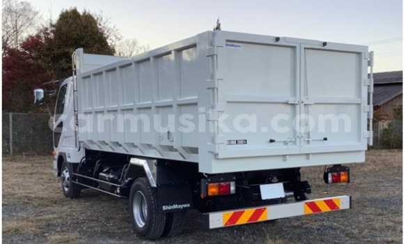 Acheter Occasion Utilitaire Mitsubishi Fuso Blanc à Beitbridge, Matabeleland South Acheter Occasion Utilitaire Mitsubishi Fuso Blanc à Beitbridge, Matabeleland South
