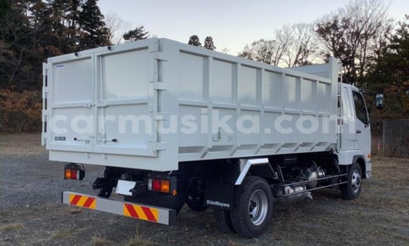 Acheter Occasion Utilitaire Mitsubishi Fuso Blanc à Beitbridge, Matabeleland South Acheter Occasion Utilitaire Mitsubishi Fuso Blanc à Beitbridge, Matabeleland South