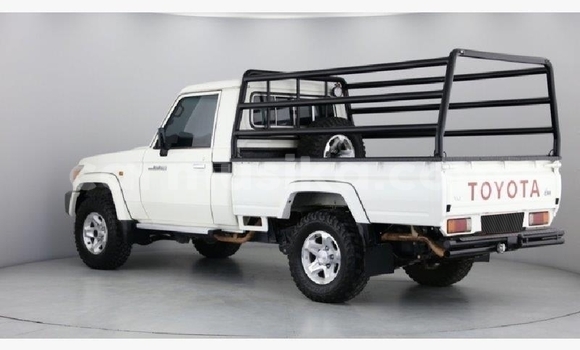 Nunua Ilio tumika Toyota Land Cruiser Nyeupe Gari ndani ya Beitbridge nchini Matabeleland Kusini