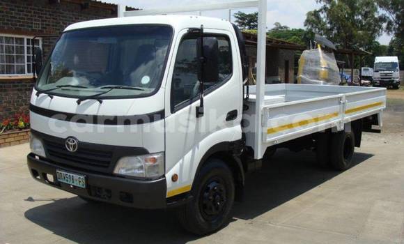 Buy Used Toyota Dyna White Car in Beitbridge in Matabeleland South