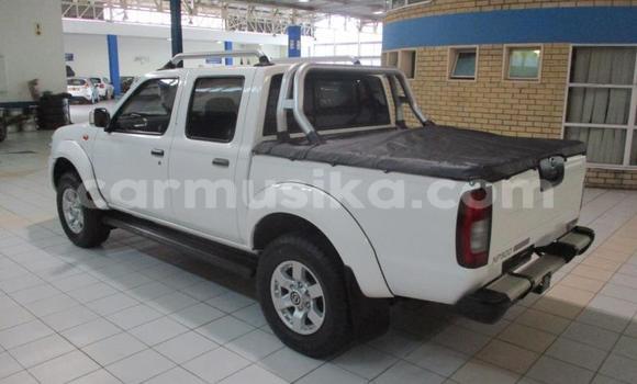 Acheter Occasion Voiture Nissan Hardbody Blanc à Beitbridge, Matabeleland South Acheter Occasion Voiture Nissan Hardbody Blanc à Beitbridge, Matabeleland South