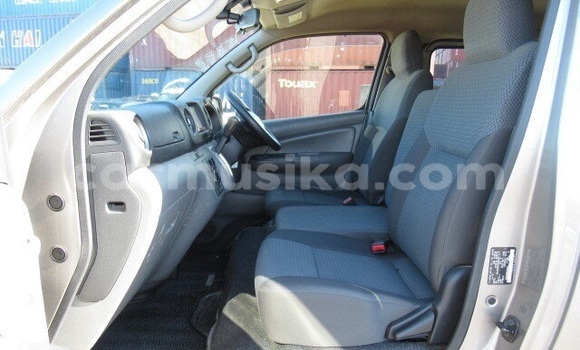 Acheter Occasion Voiture Nissan NV350 Caravan Gris à Harare, Harare Acheter Occasion Voiture Nissan NV350 Caravan Gris à Harare, Harare