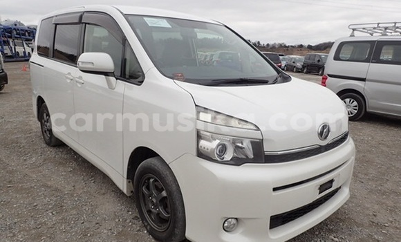 Buy Used Toyota Voxy White Car in Harare in Harare Buy Used Toyota Voxy White Car in Harare in Harare