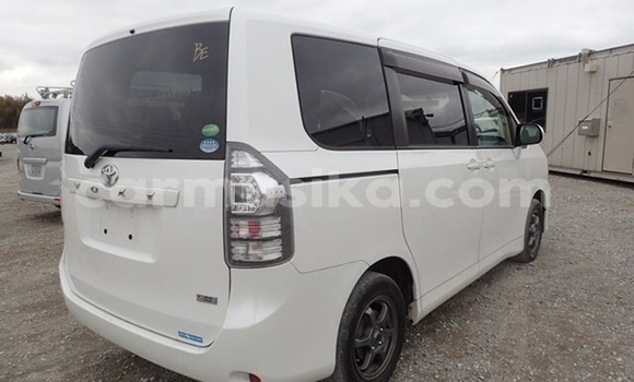 Buy Used Toyota Voxy White Car in Harare in Harare Buy Used Toyota Voxy White Car in Harare in Harare