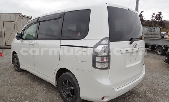 Buy Used Toyota Voxy White Car in Harare in Harare Buy Used Toyota Voxy White Car in Harare in Harare