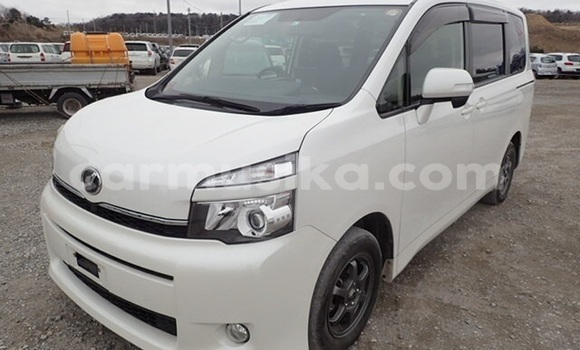 Buy Used Toyota Voxy White Car in Harare in Harare Buy Used Toyota Voxy White Car in Harare in Harare
