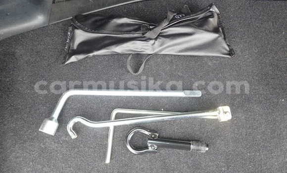 Buy Used Toyota Voxy White Car in Harare in Harare Buy Used Toyota Voxy White Car in Harare in Harare