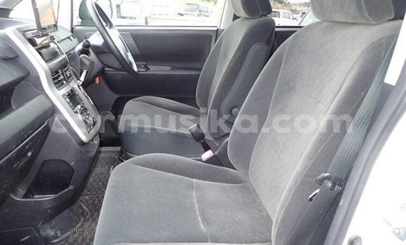 Buy Used Toyota Voxy White Car in Harare in Harare Buy Used Toyota Voxy White Car in Harare in Harare