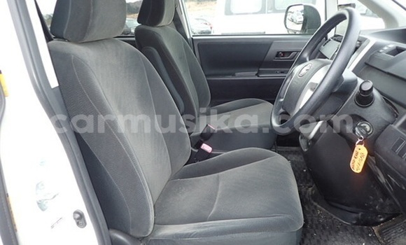 Buy Used Toyota Voxy White Car in Harare in Harare Buy Used Toyota Voxy White Car in Harare in Harare