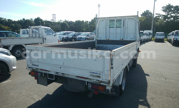 Acheter Occasion Utilitaire Toyota Dyna Blanc à Beitbridge, Matabeleland South Acheter Occasion Utilitaire Toyota Dyna Blanc à Beitbridge, Matabeleland South