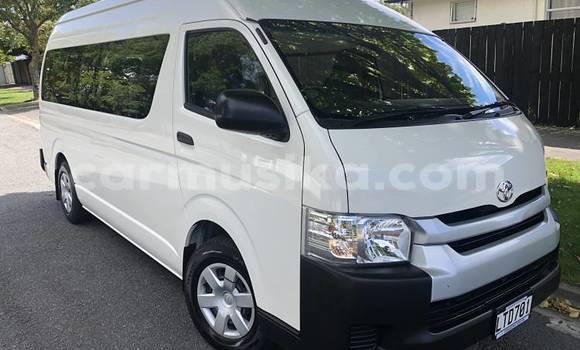 Buy Used Toyota Hiace White Car in Beitbridge in Matabeleland South