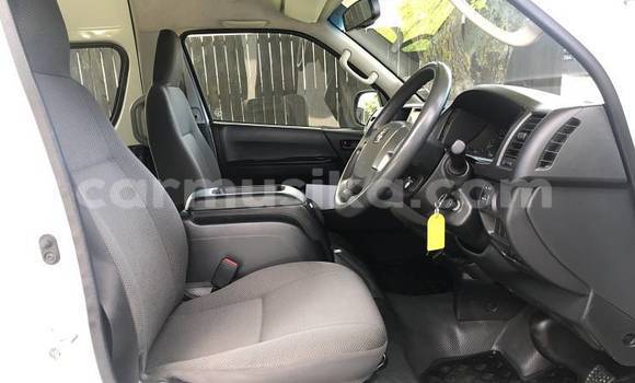 Acheter Occasion Voiture Toyota Hiace Blanc à Beitbridge, Matabeleland South Acheter Occasion Voiture Toyota Hiace Blanc à Beitbridge, Matabeleland South