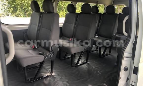 Acheter Occasion Voiture Toyota Hiace Blanc à Beitbridge, Matabeleland South Acheter Occasion Voiture Toyota Hiace Blanc à Beitbridge, Matabeleland South