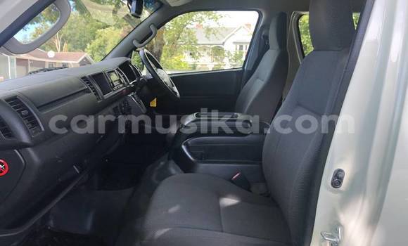 Acheter Occasion Voiture Toyota Hiace Blanc à Beitbridge, Matabeleland South Acheter Occasion Voiture Toyota Hiace Blanc à Beitbridge, Matabeleland South