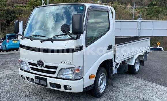 Nunua Ilio tumika Toyota Dyna Nyeupe Lori ndani ya Beitbridge nchini Matabeleland Kusini