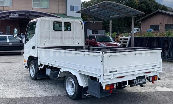 Nunua Ilio tumika Toyota Dyna Nyeupe Lori ndani ya Beitbridge nchini Matabeleland Kusini Nunua Ilio tumika Toyota Dyna Nyeupe Lori ndani ya Beitbridge nchini Matabeleland Kusini