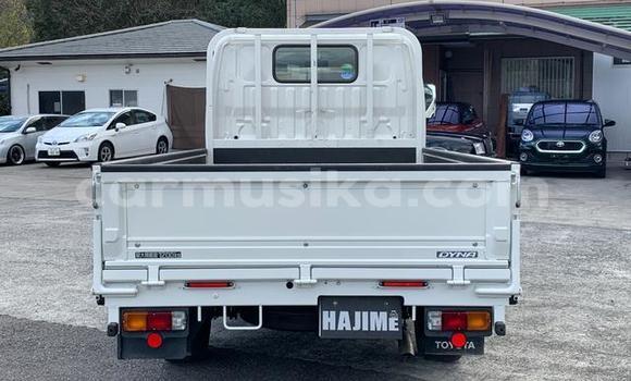 Nunua Ilio tumika Toyota Dyna Nyeupe Lori ndani ya Beitbridge nchini Matabeleland Kusini Nunua Ilio tumika Toyota Dyna Nyeupe Lori ndani ya Beitbridge nchini Matabeleland Kusini