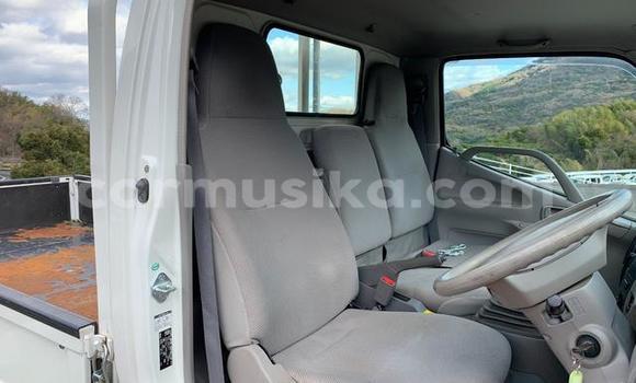 Nunua Ilio tumika Toyota Dyna Nyeupe Lori ndani ya Beitbridge nchini Matabeleland Kusini Nunua Ilio tumika Toyota Dyna Nyeupe Lori ndani ya Beitbridge nchini Matabeleland Kusini