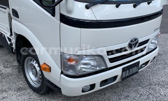 Nunua Ilio tumika Toyota Dyna Nyeupe Lori ndani ya Beitbridge nchini Matabeleland Kusini Nunua Ilio tumika Toyota Dyna Nyeupe Lori ndani ya Beitbridge nchini Matabeleland Kusini