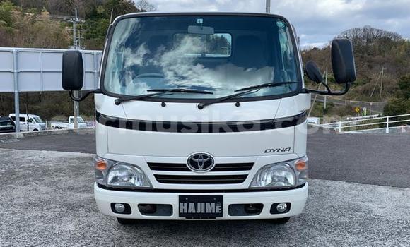 Nunua Ilio tumika Toyota Dyna Nyeupe Lori ndani ya Beitbridge nchini Matabeleland Kusini Nunua Ilio tumika Toyota Dyna Nyeupe Lori ndani ya Beitbridge nchini Matabeleland Kusini