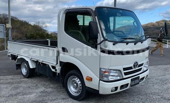 Nunua Ilio tumika Toyota Dyna Nyeupe Lori ndani ya Beitbridge nchini Matabeleland Kusini Nunua Ilio tumika Toyota Dyna Nyeupe Lori ndani ya Beitbridge nchini Matabeleland Kusini