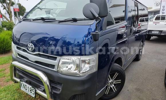 Buy Used Toyota Hiace Blue Car in Beitbridge in Matabeleland South Buy Used Toyota Hiace Blue Car in Beitbridge in Matabeleland South