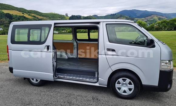 Acheter Occasion Voiture Toyota Hiace Gris à Beitbridge, Matabeleland South Acheter Occasion Voiture Toyota Hiace Gris à Beitbridge, Matabeleland South