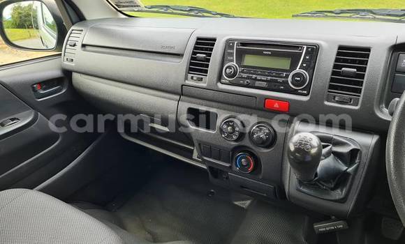 Buy Used Toyota Hiace Silver Car in Beitbridge in Matabeleland South Buy Used Toyota Hiace Silver Car in Beitbridge in Matabeleland South