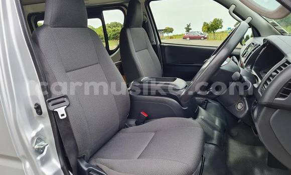 Buy Used Toyota Hiace Silver Car in Beitbridge in Matabeleland South Buy Used Toyota Hiace Silver Car in Beitbridge in Matabeleland South