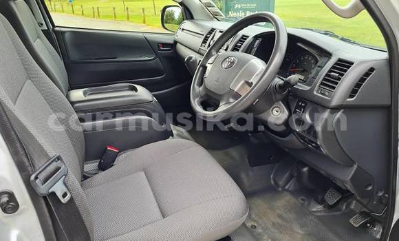 Buy Used Toyota Hiace Silver Car in Beitbridge in Matabeleland South Buy Used Toyota Hiace Silver Car in Beitbridge in Matabeleland South
