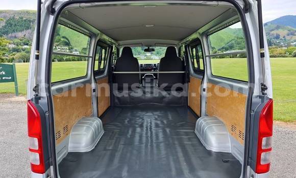 Buy Used Toyota Hiace Silver Car in Beitbridge in Matabeleland South Buy Used Toyota Hiace Silver Car in Beitbridge in Matabeleland South