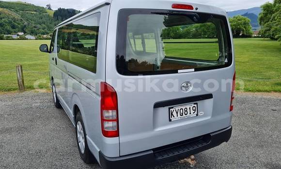 Buy Used Toyota Hiace Silver Car in Beitbridge in Matabeleland South Buy Used Toyota Hiace Silver Car in Beitbridge in Matabeleland South