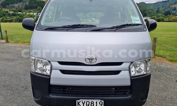 Buy Used Toyota Hiace Silver Car in Beitbridge in Matabeleland South Buy Used Toyota Hiace Silver Car in Beitbridge in Matabeleland South