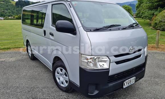 Buy Used Toyota Hiace Silver Car in Beitbridge in Matabeleland South Buy Used Toyota Hiace Silver Car in Beitbridge in Matabeleland South