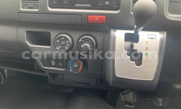 Nunua Ilio tumika Toyota Hiace Nyeupe Gari ndani ya Beitbridge nchini Matabeleland Kusini Nunua Ilio tumika Toyota Hiace Nyeupe Gari ndani ya Beitbridge nchini Matabeleland Kusini