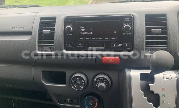 Nunua Ilio tumika Toyota Hiace Nyeupe Gari ndani ya Beitbridge nchini Matabeleland Kusini Nunua Ilio tumika Toyota Hiace Nyeupe Gari ndani ya Beitbridge nchini Matabeleland Kusini