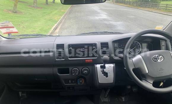 Nunua Ilio tumika Toyota Hiace Nyeupe Gari ndani ya Beitbridge nchini Matabeleland Kusini Nunua Ilio tumika Toyota Hiace Nyeupe Gari ndani ya Beitbridge nchini Matabeleland Kusini