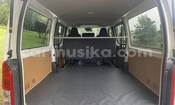 Nunua Ilio tumika Toyota Hiace Nyeupe Gari ndani ya Beitbridge nchini Matabeleland Kusini Nunua Ilio tumika Toyota Hiace Nyeupe Gari ndani ya Beitbridge nchini Matabeleland Kusini