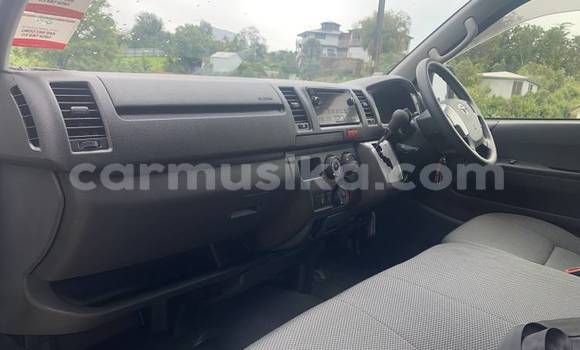 Nunua Ilio tumika Toyota Hiace Nyeupe Gari ndani ya Beitbridge nchini Matabeleland Kusini Nunua Ilio tumika Toyota Hiace Nyeupe Gari ndani ya Beitbridge nchini Matabeleland Kusini