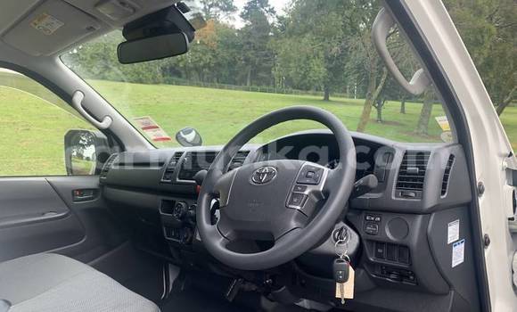 Nunua Ilio tumika Toyota Hiace Nyeupe Gari ndani ya Beitbridge nchini Matabeleland Kusini Nunua Ilio tumika Toyota Hiace Nyeupe Gari ndani ya Beitbridge nchini Matabeleland Kusini