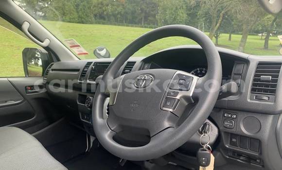 Nunua Ilio tumika Toyota Hiace Nyeupe Gari ndani ya Beitbridge nchini Matabeleland Kusini Nunua Ilio tumika Toyota Hiace Nyeupe Gari ndani ya Beitbridge nchini Matabeleland Kusini