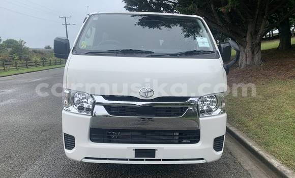 Nunua Ilio tumika Toyota Hiace Nyeupe Gari ndani ya Beitbridge nchini Matabeleland Kusini Nunua Ilio tumika Toyota Hiace Nyeupe Gari ndani ya Beitbridge nchini Matabeleland Kusini
