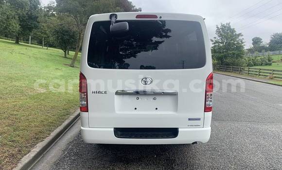 Nunua Ilio tumika Toyota Hiace Nyeupe Gari ndani ya Beitbridge nchini Matabeleland Kusini Nunua Ilio tumika Toyota Hiace Nyeupe Gari ndani ya Beitbridge nchini Matabeleland Kusini