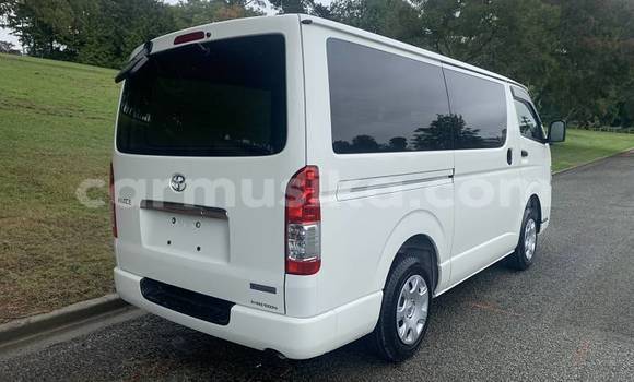 Nunua Ilio tumika Toyota Hiace Nyeupe Gari ndani ya Beitbridge nchini Matabeleland Kusini Nunua Ilio tumika Toyota Hiace Nyeupe Gari ndani ya Beitbridge nchini Matabeleland Kusini