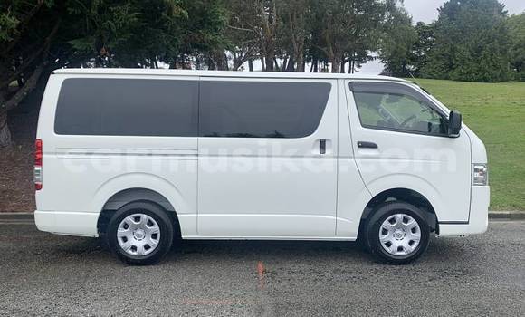 Nunua Ilio tumika Toyota Hiace Nyeupe Gari ndani ya Beitbridge nchini Matabeleland Kusini Nunua Ilio tumika Toyota Hiace Nyeupe Gari ndani ya Beitbridge nchini Matabeleland Kusini