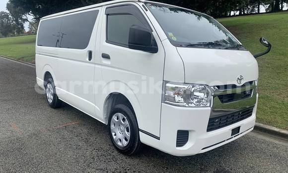 Nunua Ilio tumika Toyota Hiace Nyeupe Gari ndani ya Beitbridge nchini Matabeleland Kusini Nunua Ilio tumika Toyota Hiace Nyeupe Gari ndani ya Beitbridge nchini Matabeleland Kusini