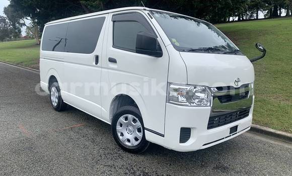 Nunua Ilio tumika Toyota Hiace Nyeupe Gari ndani ya Beitbridge nchini Matabeleland Kusini Nunua Ilio tumika Toyota Hiace Nyeupe Gari ndani ya Beitbridge nchini Matabeleland Kusini