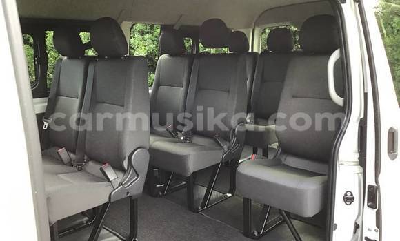 Nunua Ilio tumika Toyota Hiace Nyeupe Gari ndani ya Beitbridge nchini Matabeleland Kusini Nunua Ilio tumika Toyota Hiace Nyeupe Gari ndani ya Beitbridge nchini Matabeleland Kusini